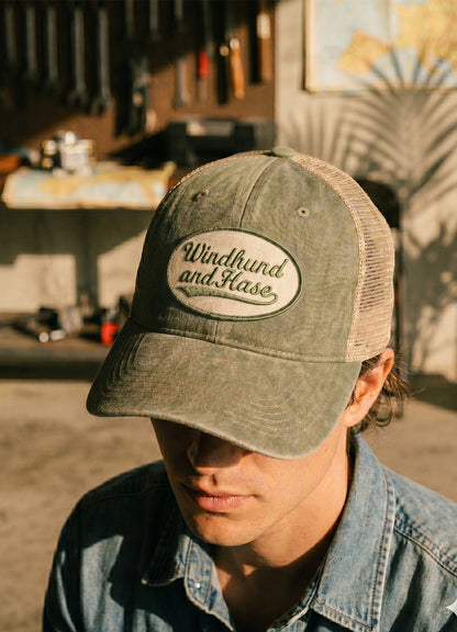 Gorra Trucker Oliva - Windhund and Hase
